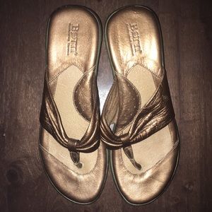 Born Authentic Italian leather thonged Sandal sz7